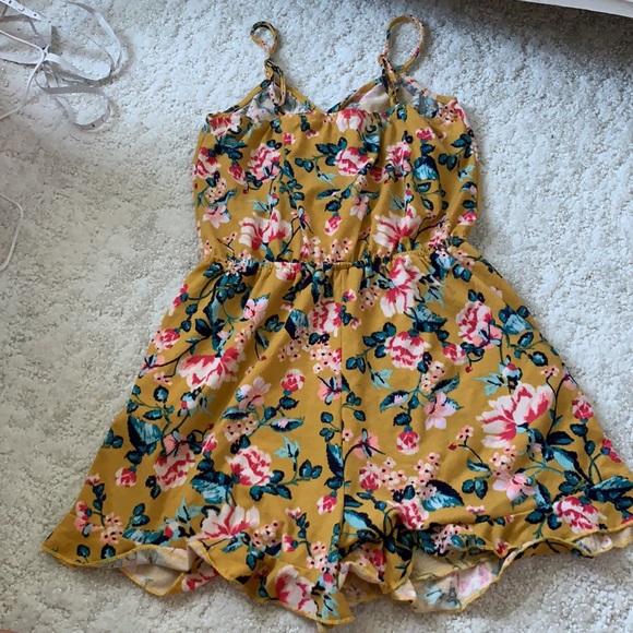 summer romper - Picture 3 of 3